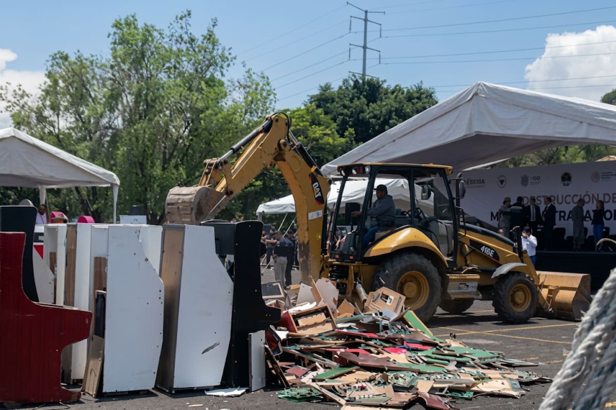 Destruyen en Michoacán 721 máquinas tragamonedas que generaban más de 100 millones de pesos al año para el crimen organizado