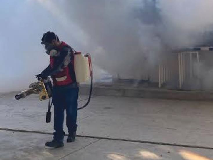 Padres pagan para que fumiguen secundaria de Ciudad Obregón por brote de dengue