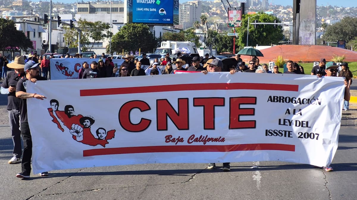 Senador propone abrogación de la Ley del ISSSTE 2007 tras protestas de la CNTE por pensiones bajas, docentes exigen mejores salarios y eliminación de la Usicamm