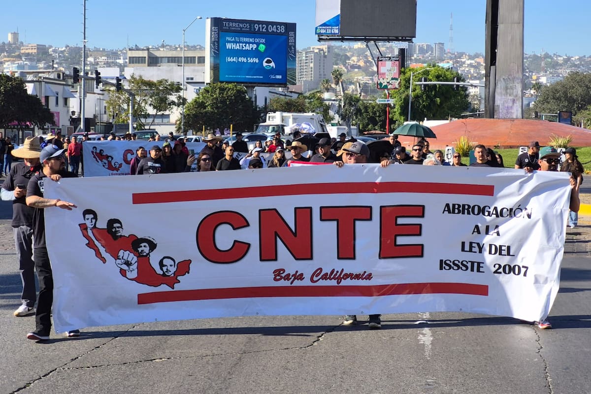 Senador propone abrogación de la Ley del ISSSTE 2007 tras protestas de la CNTE por pensiones bajas, docentes exigen mejores salarios y eliminación de la Usicamm