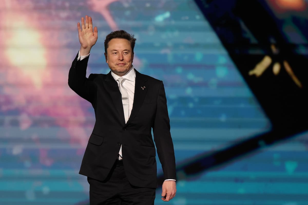 Mientras Elon Musk anticipa una evolución de los roles laborales con inteligencia artificial y robots, Gina Raimondo dice que podrían aumentar los despidos y el subempleo