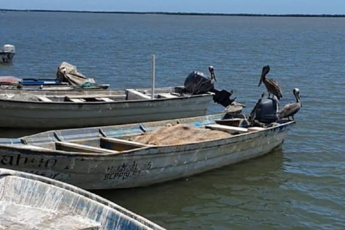 Hallan lancha, podría tratarse de la de los pescadores extraviados