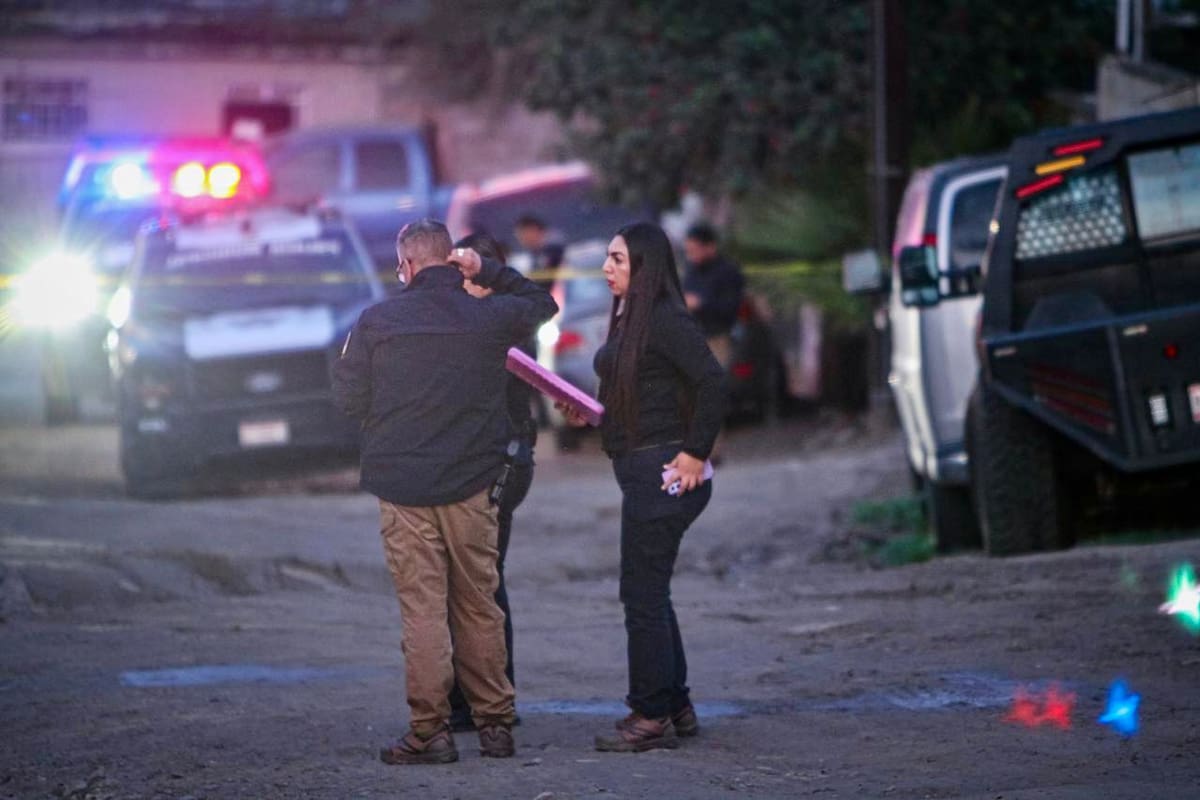 El menor fue trasladado de emergencia a un hospital luego de sufrir lesiones en cabeza y cuello dentro de un domicilio del Ejido Matamoros Foto: Border Zoom