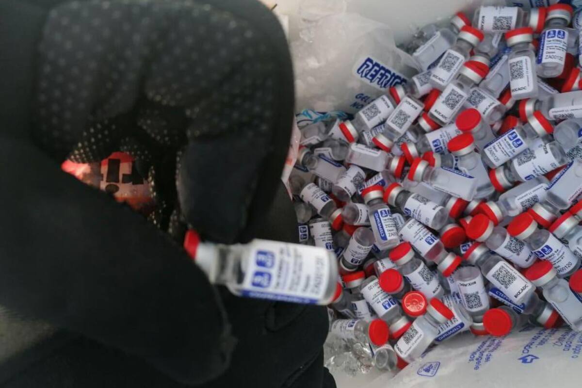 Maquiladora vacuna a más de mil empleados con dosis falsas de Sputnik V; empleados temen por su salud
