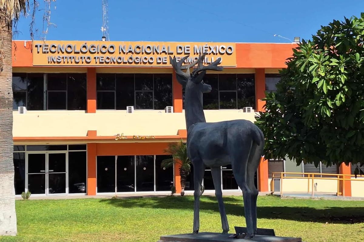 Docentes del ITH bloquean avenida Tecnológico por falta de pago de salarios y prestaciones