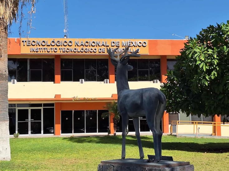 Docentes del ITH bloquean avenida Tecnológico por falta de pago de salarios y prestaciones