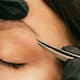 Cómo depilar tus cejas en casa sin arruinarlas
