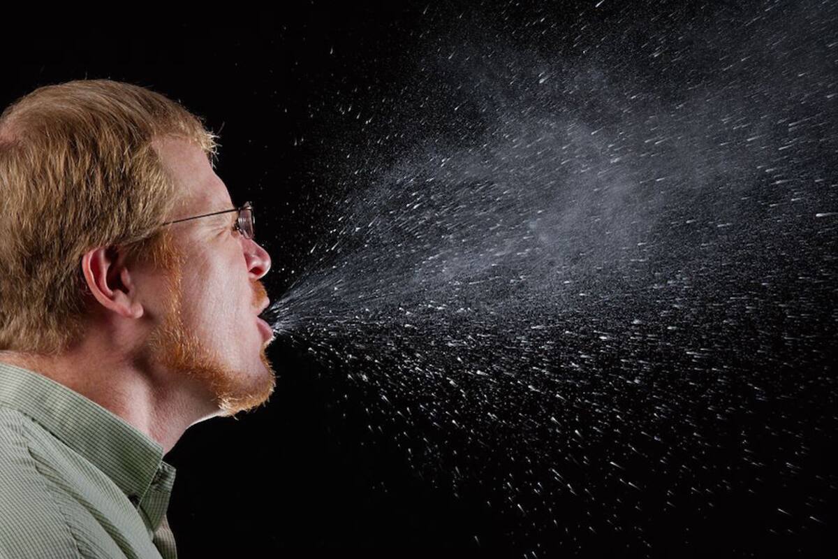 ¿Cuánto tiempo duran en el aire las bacterias de un estornudo?