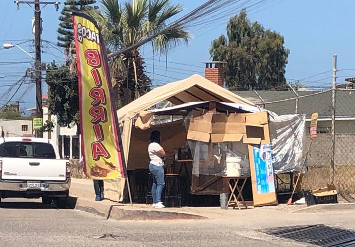 Se realizan recorridos en diferentes zonas de la ciudad para verificar que las banquetas no estén ocupadas por comerciantes que perjudiquen a los peatones.