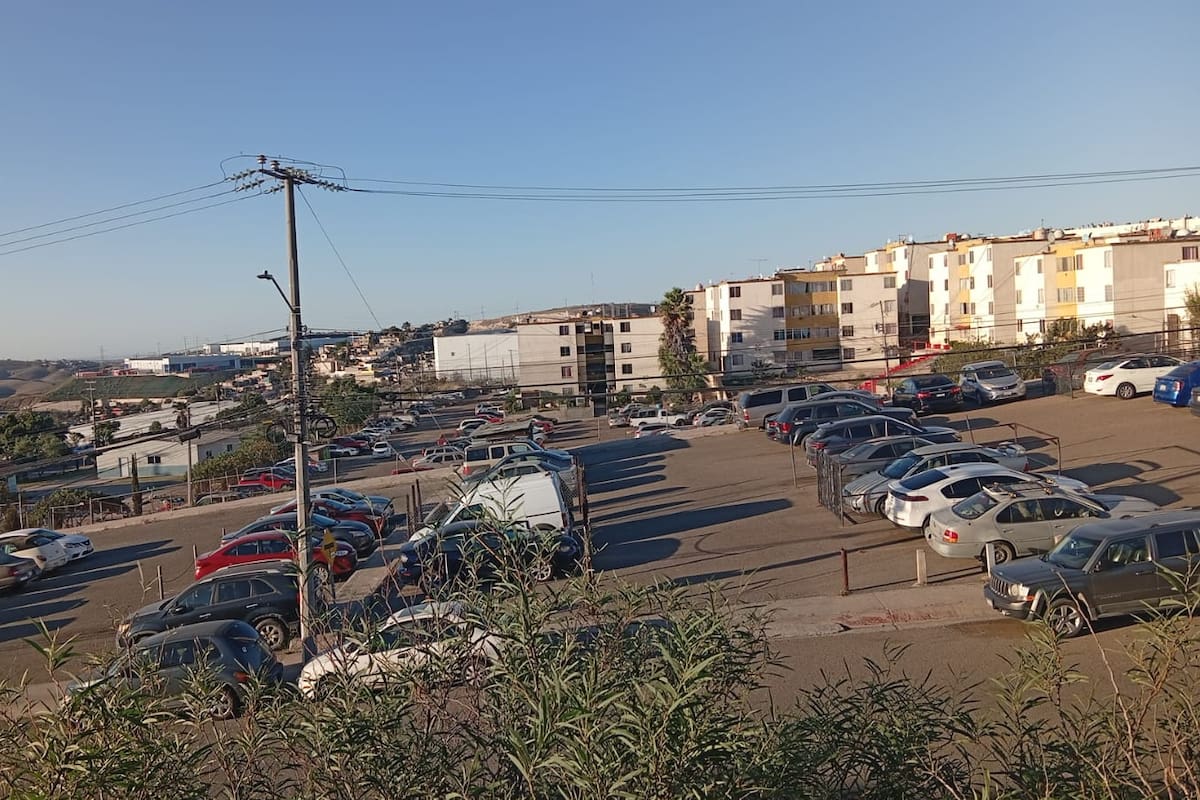 Denuncian dos semanas sin agua y cortes de luz en Paseos del Pacífico 3 en Tijuana