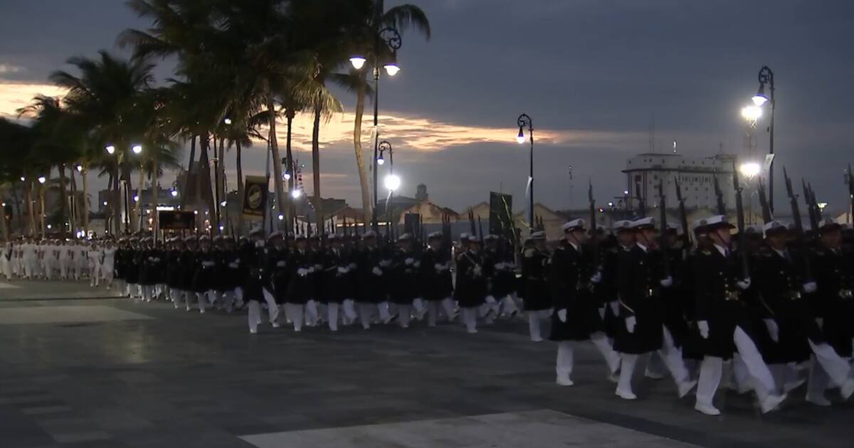 Desfile en Conmemoración del Bicentenario de La Constitución. / Claudia Sheinbaum vía Facebook.