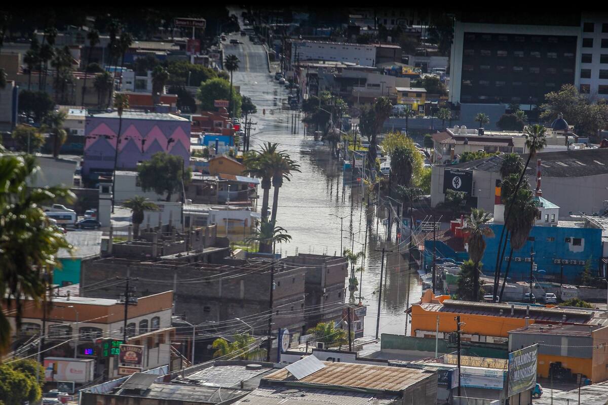 Las lluvias de este miércoles generaron encharcamientos en vías principales, así como deslaves menores, cortes de energía eléctrica y la caída de una barda perimetral.