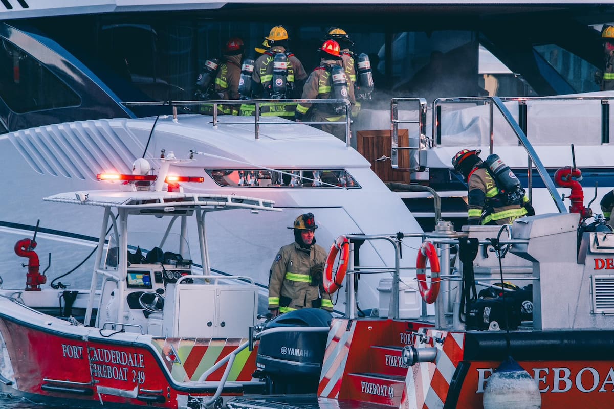 Explosión de embarcación en Florida deja 11 heridos, incluidos dos niños