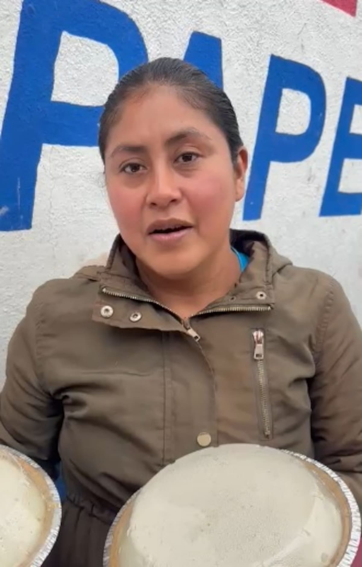Madre soltera de dos menores de 11 y 9 años no ha podido acceder a un empleo de planta, complementa sus ingresos con la venta de postres. Foto: Cortesia