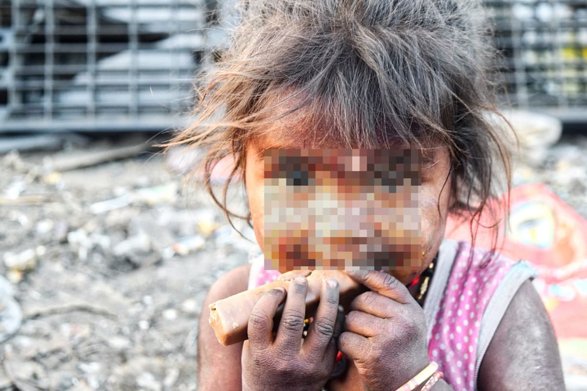 Hombre comete cruel castigo contra niña de 5 años y la deja morir de sed