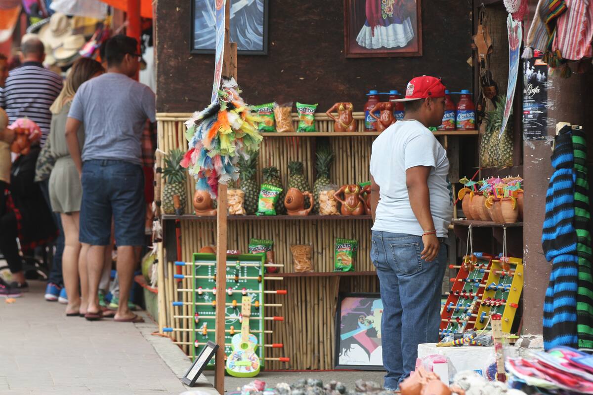 Sobreviven comerciantes de Ensenada a la cuesta de enero