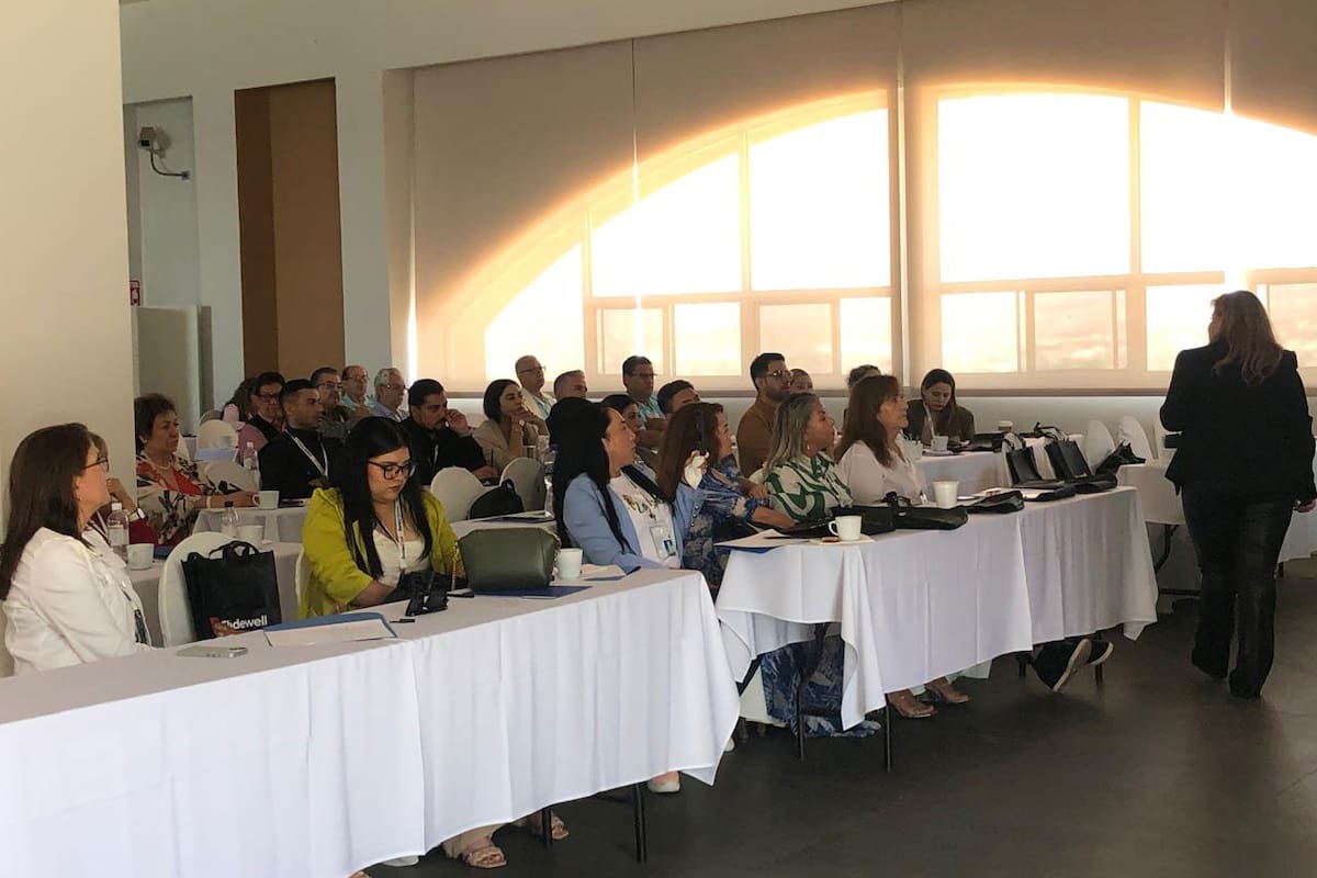 Odontólogos de Rosarito reciben profesionalización