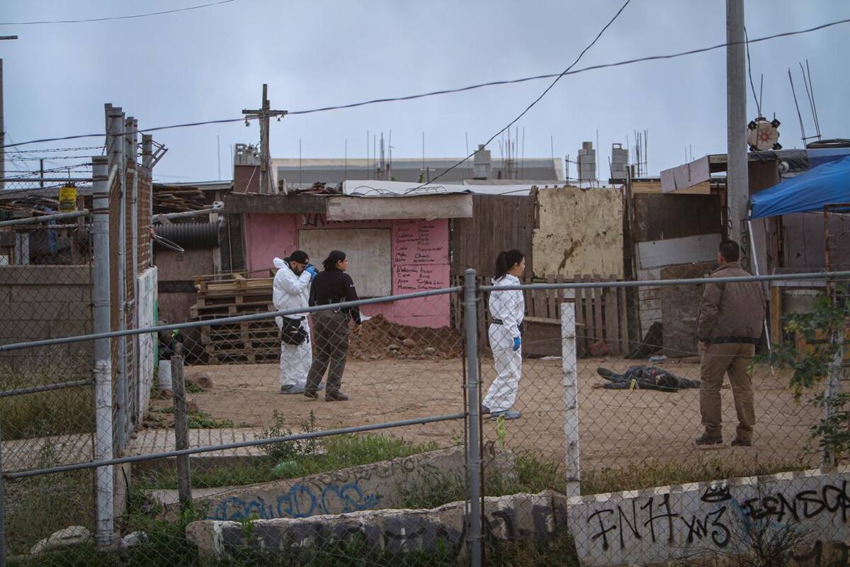 El primer ataque se registró en una vivienda de la colonia Lagunitas, en Santa Fe y más tarde, un joven fue atacado a balazos en la colonia Osuna Millán, en Playas de Tijuana. En ambos casos, los agresores huyeron y no se reportan detenidos. Foto: Border Zoom