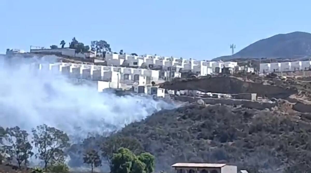El incendio forestal se registra sobre la calle Paseo del Campanario, en las inmediaciones de fraccionamiento El Roble.