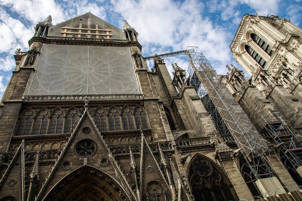 Envuelve bosque de andamios los muros de Notre Dame durante las obras