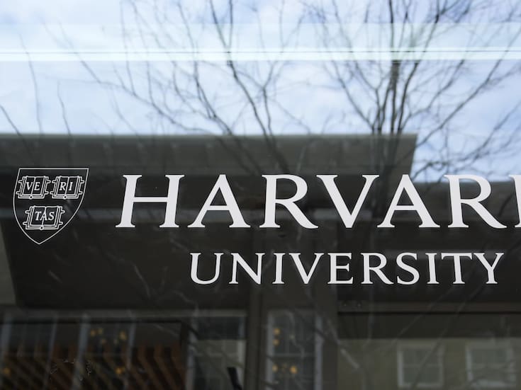 Arrestan a dos hombres por explosión “intencional” en edificio médico de Harvard
