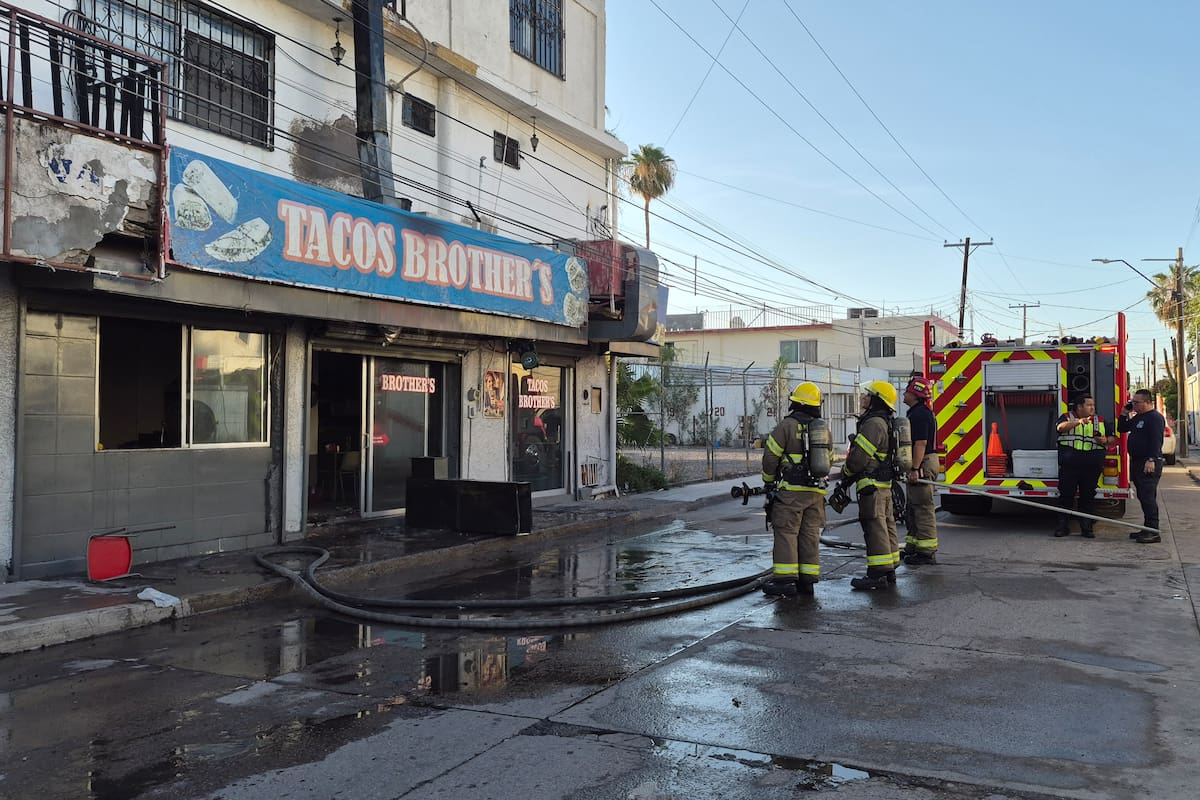Incendio en negocio de Hermosillo deja un hombre herido por quemaduras e inhalación de humo