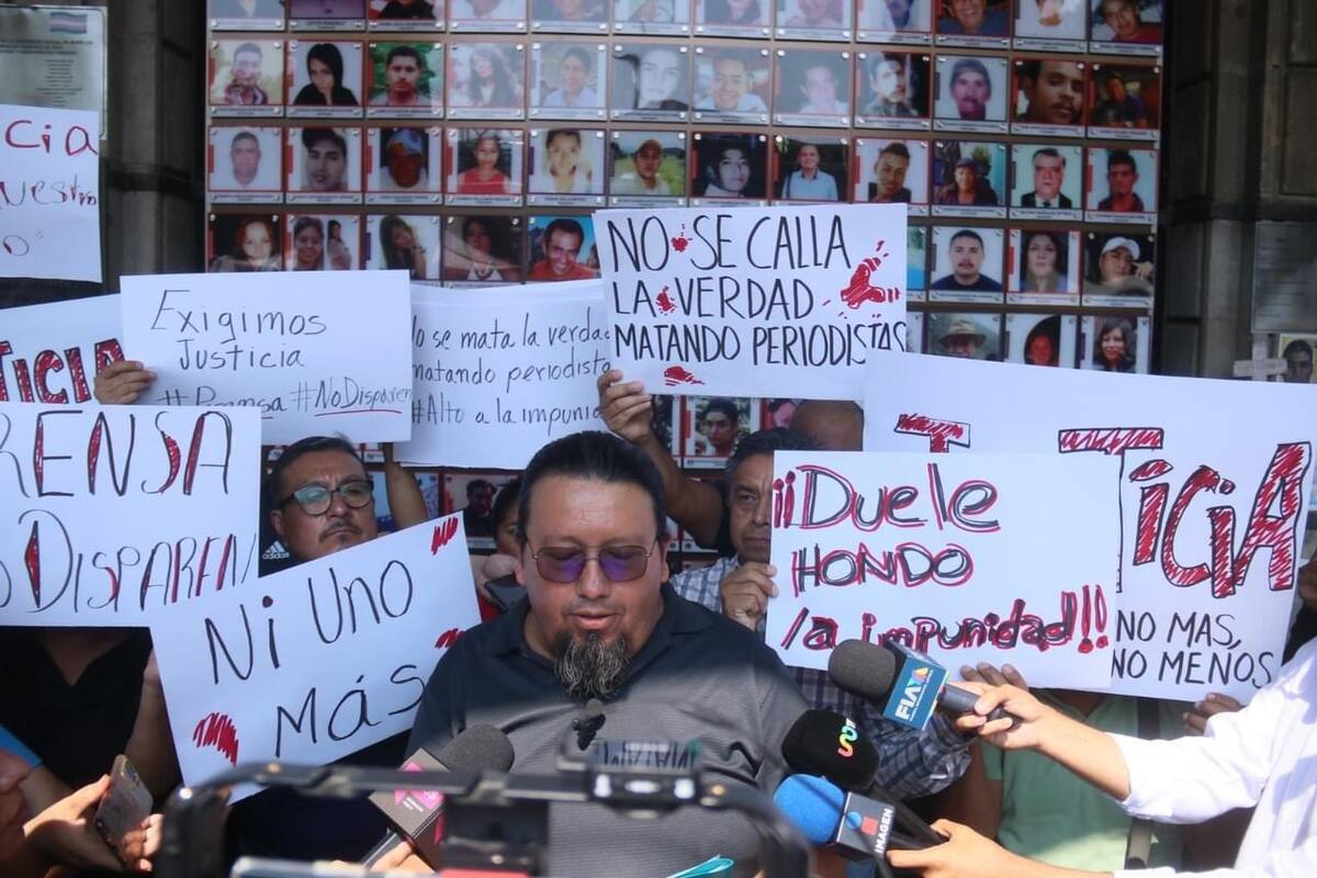 Más de 100 periodistas condenan y se manifiestan por el brutal asesinato de Roberto Carlos Figueroa