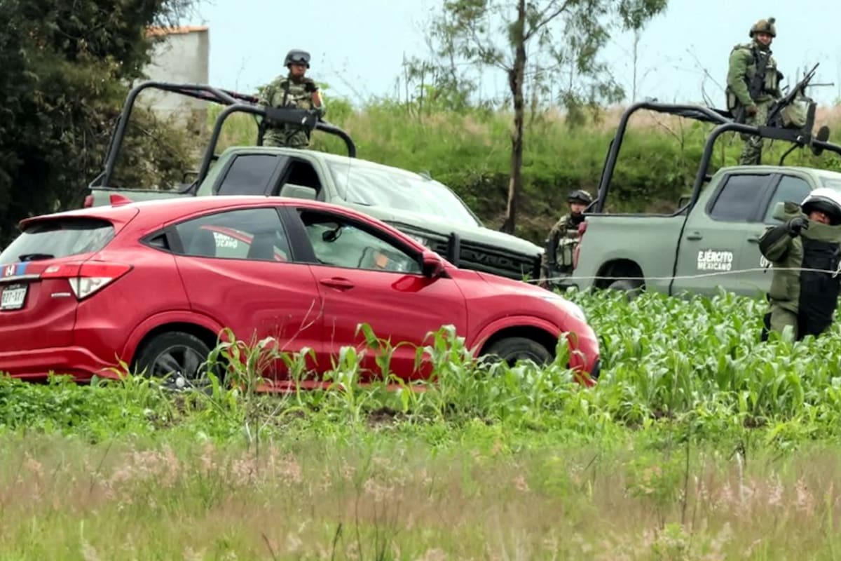 Explosión deja dos policías heridos en Puebla, esto mientras inspeccionaban auto con restos humanos en su interior