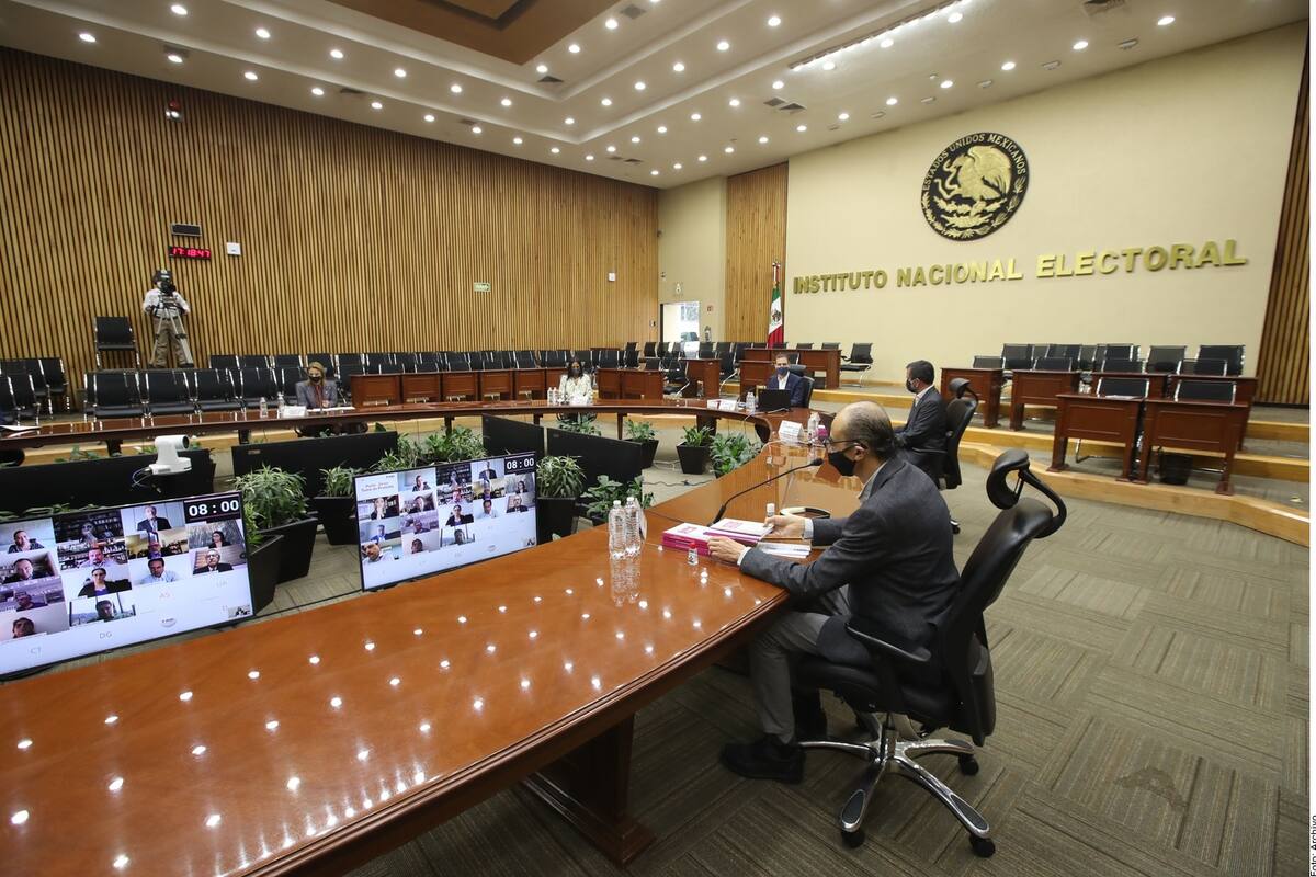 AMLO no confía de autonomía e independencia del INE; presentará reforma para renovar consejo general
