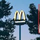 Jacob, un joven empleado de McDonald’s en California, queda hospitalizado tras presunto ataque con aceite caliente de un compañero en su rostro; piden apoyo a través de plataformas