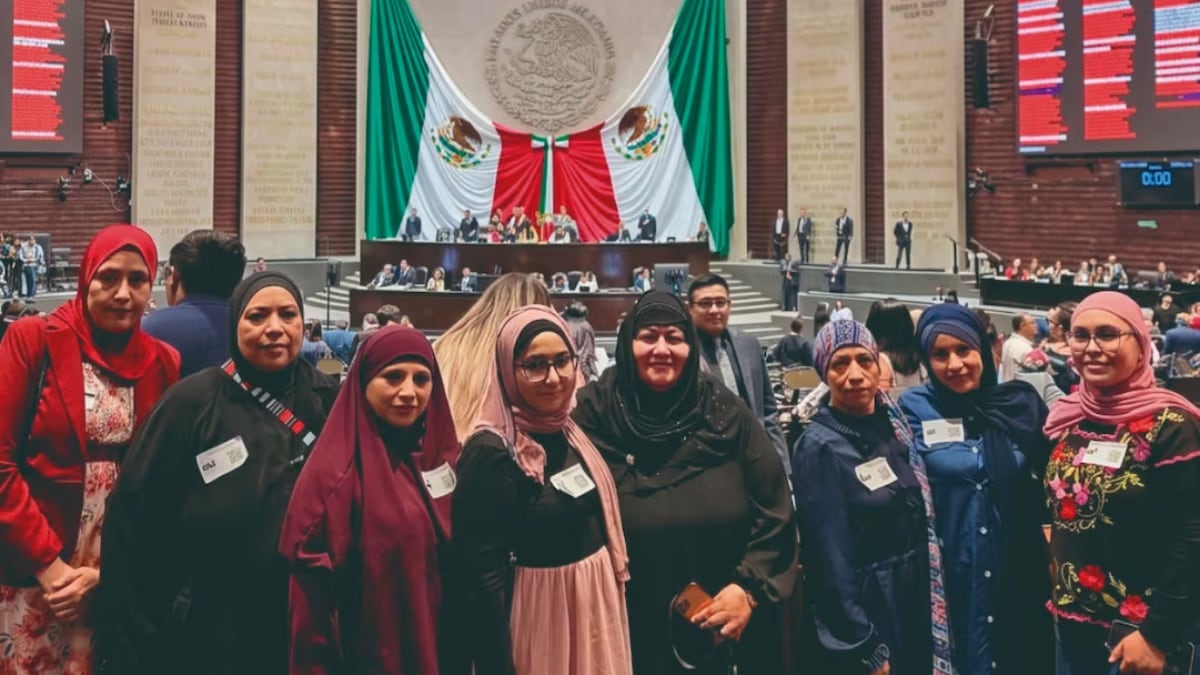 Mujeres musulmanas logran obtener pasaportes con hiyab en México tras años de negativas, pero la SRE todavía debe eliminar barreras para garantizar su libertad religiosa