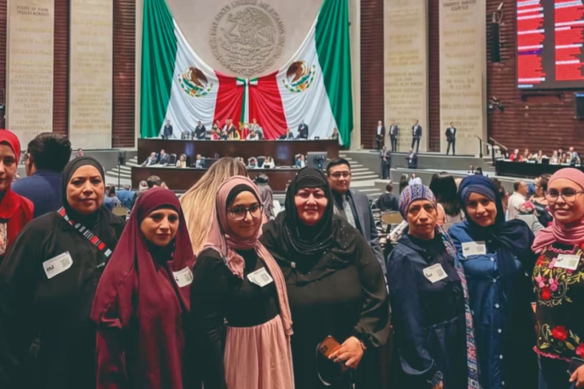 Mujeres musulmanas logran obtener pasaportes con hiyab en México tras años de negativas, pero la SRE todavía debe eliminar barreras para garantizar su libertad religiosa