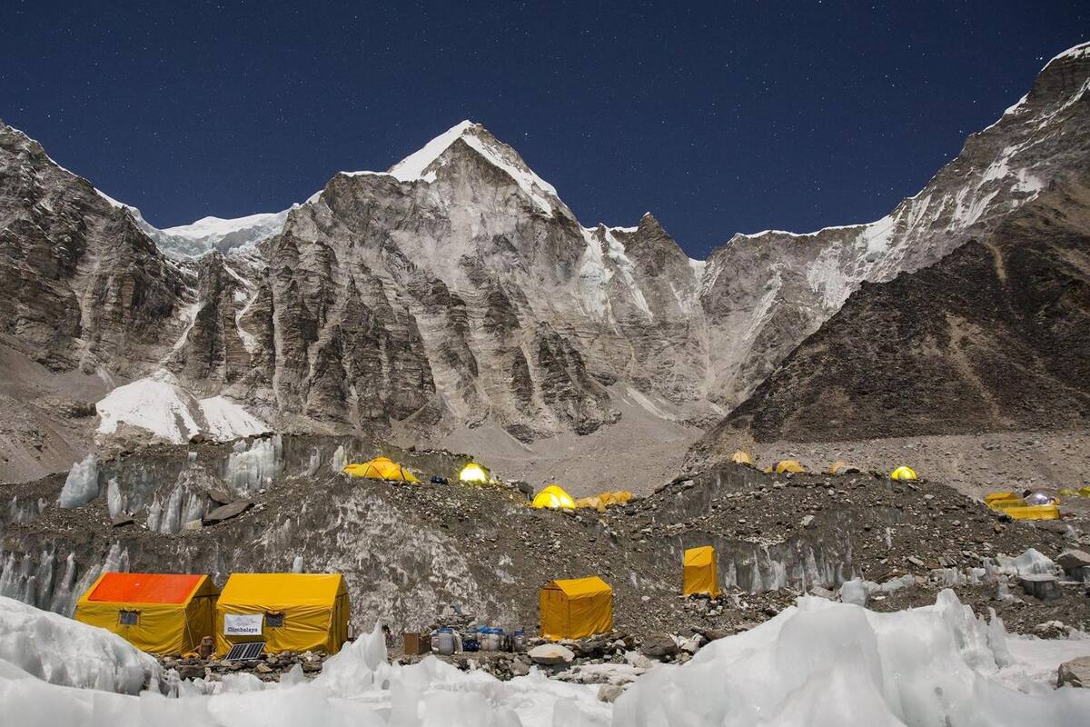 Mueren estadounidense y suizo cuando descendían del Everest