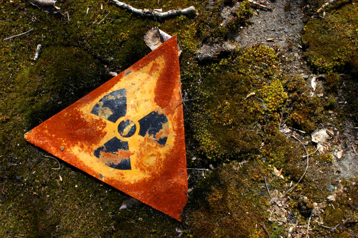 Imagen de archivo de una señal que alerta del peligro de radiactividad. EFE/Ricardo Marquina