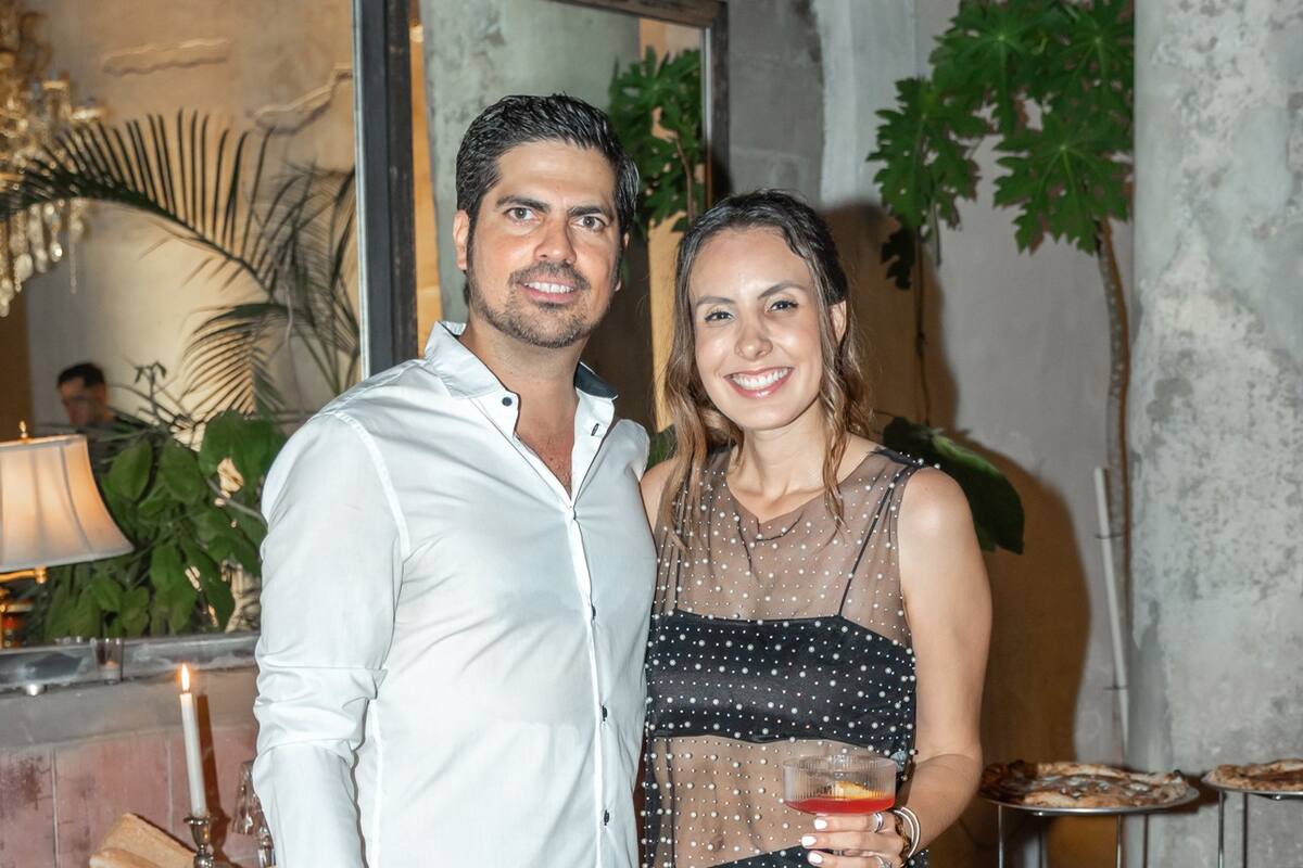 Noche de cócteles, feliz cumpleaños Víctor