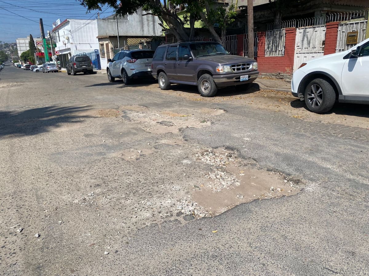 El mal estado del pavimento en avenidas principales y vialidades internas genera afectaciones a conductores, señalan. Foto: Emmanuel Castañeda