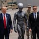 Trump publica imagen hecha con inteligencia artificial donde aparece con un “alien” esposado y reaviva el debate entre archivos OVNI, memes políticos e inmigración en EEUU