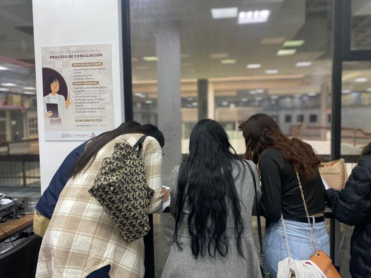 Alrededor de 20 empleados del call center Unlimited Sunshine denunciaron que la empresa suspendió operaciones sin pagar aguinaldos, finiquitos ni otras prestaciones. Fotos: Border Zoom