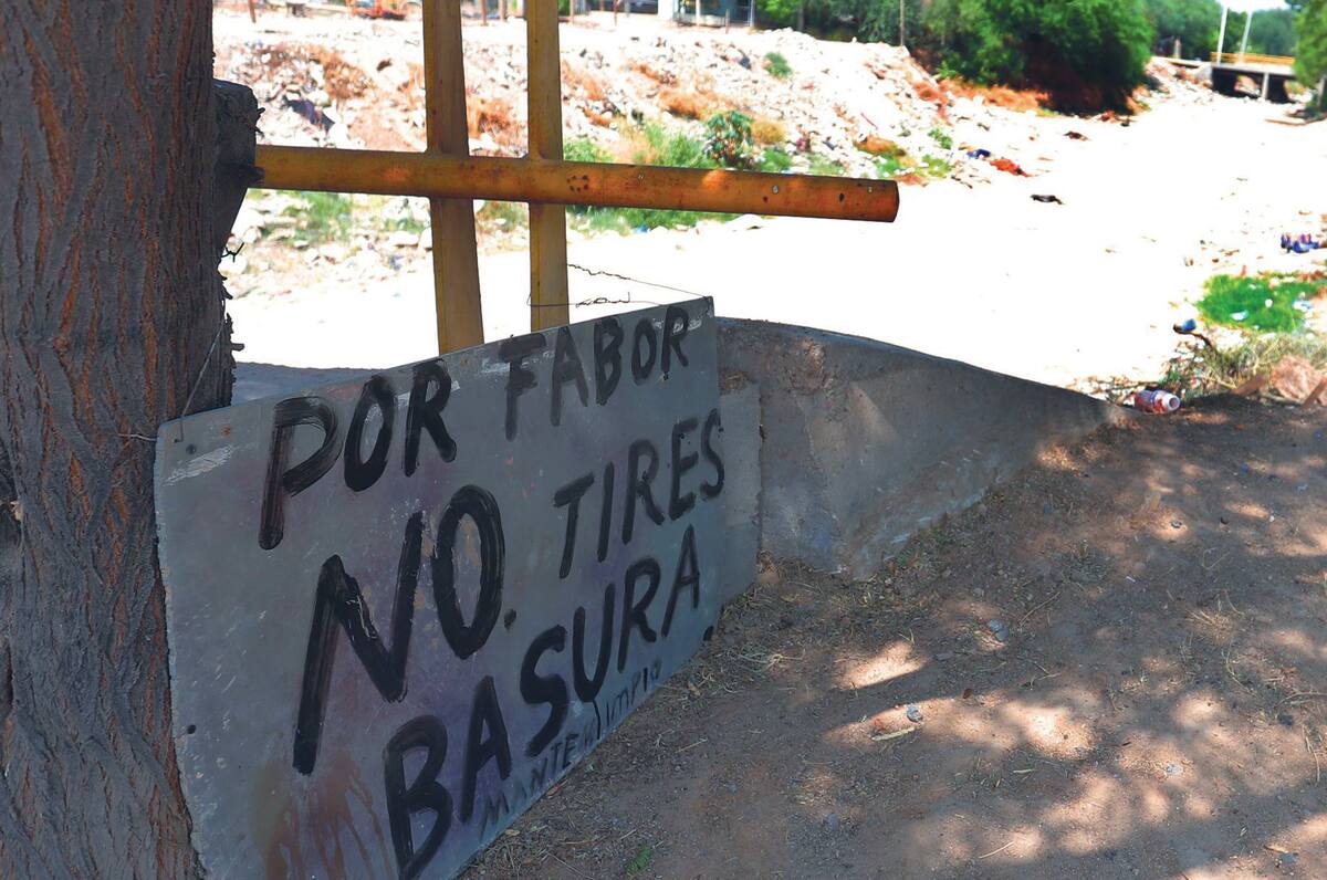 Vecinos de la colonia Laura Alicia Frías colocaron un letrero para implorar: Por favor no tires basura.