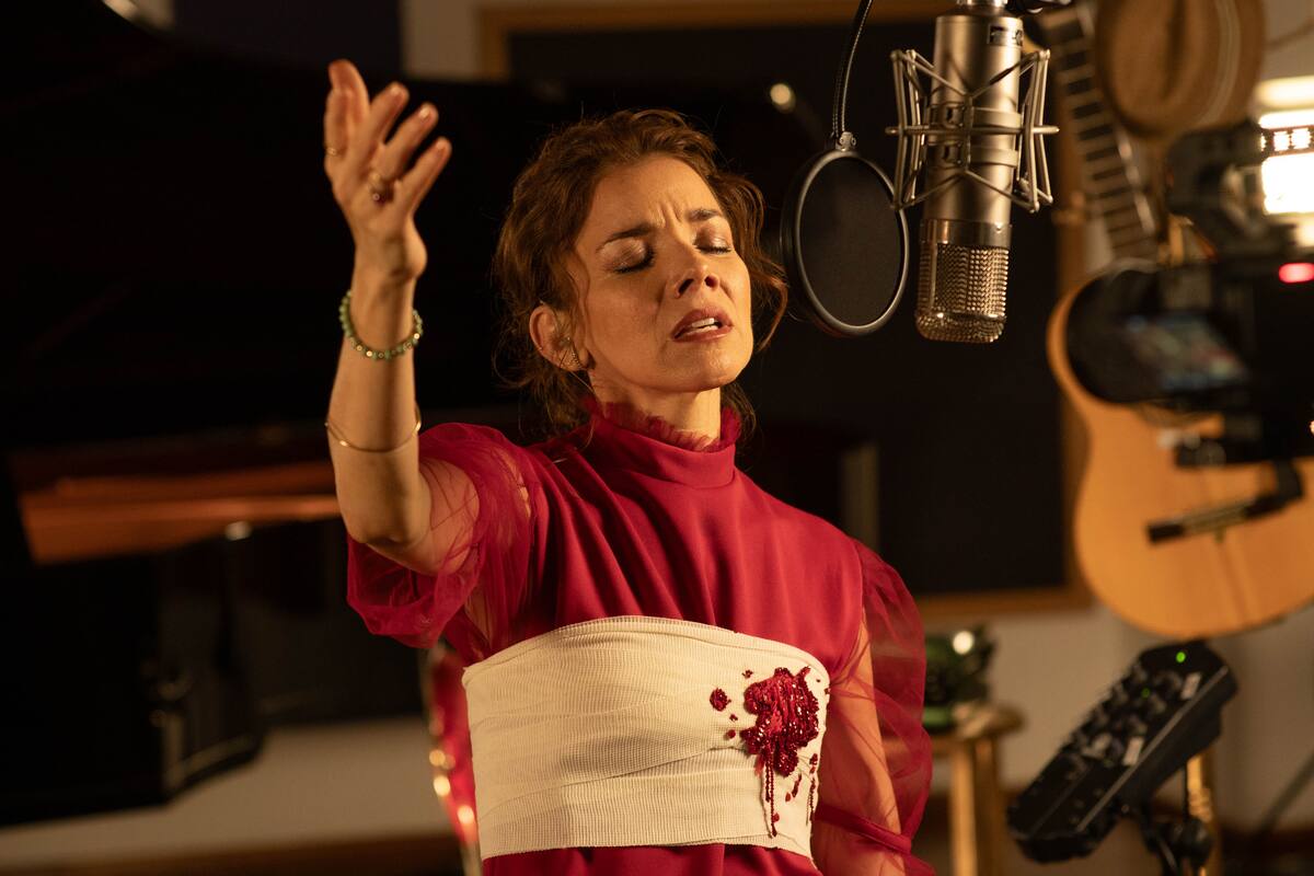 María San Felipe comparte su poesía y canto