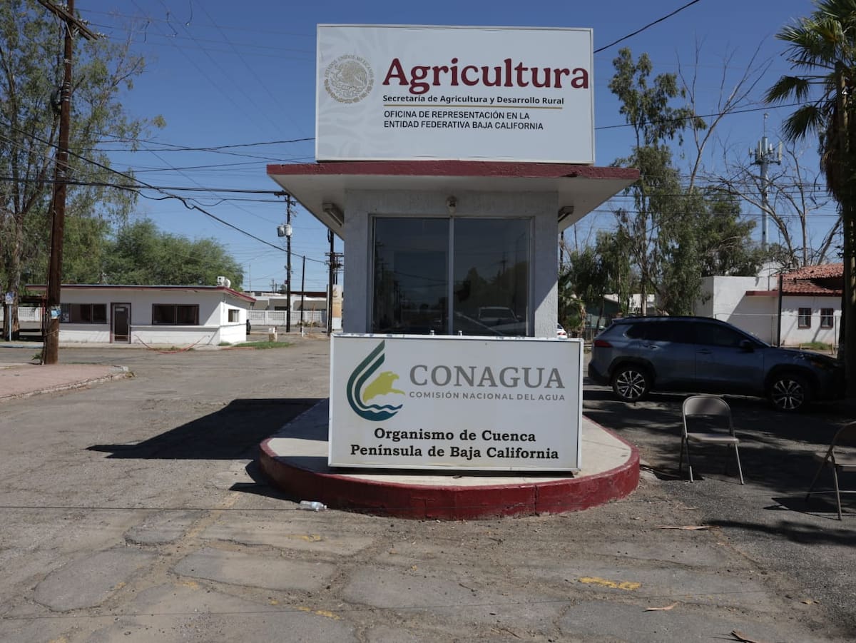 La toma de las instalaciones se mantendrá por tiempo indefinido, según los agricultores, hasta que autoridades federales acudan a Baja California y se establezca una mesa de diálogo l Foto: Javier Gallegos