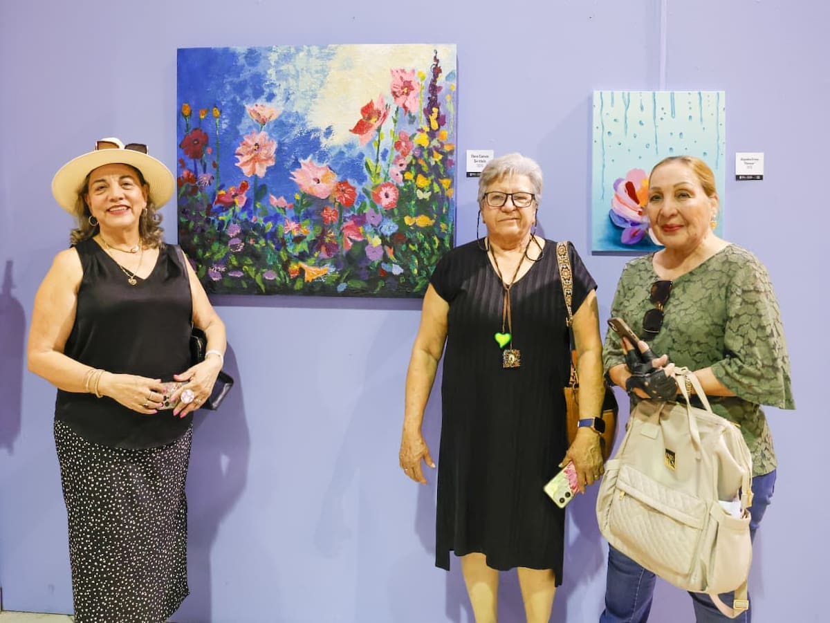 La exposición reúne piezas realizadas por alumnos de pintura, dibujo, fotografía, cerámica, mosaico y técnicas mixtas; permanecerá abierta al público hasta el 30 de agosto. Foto: Juan J. Morales