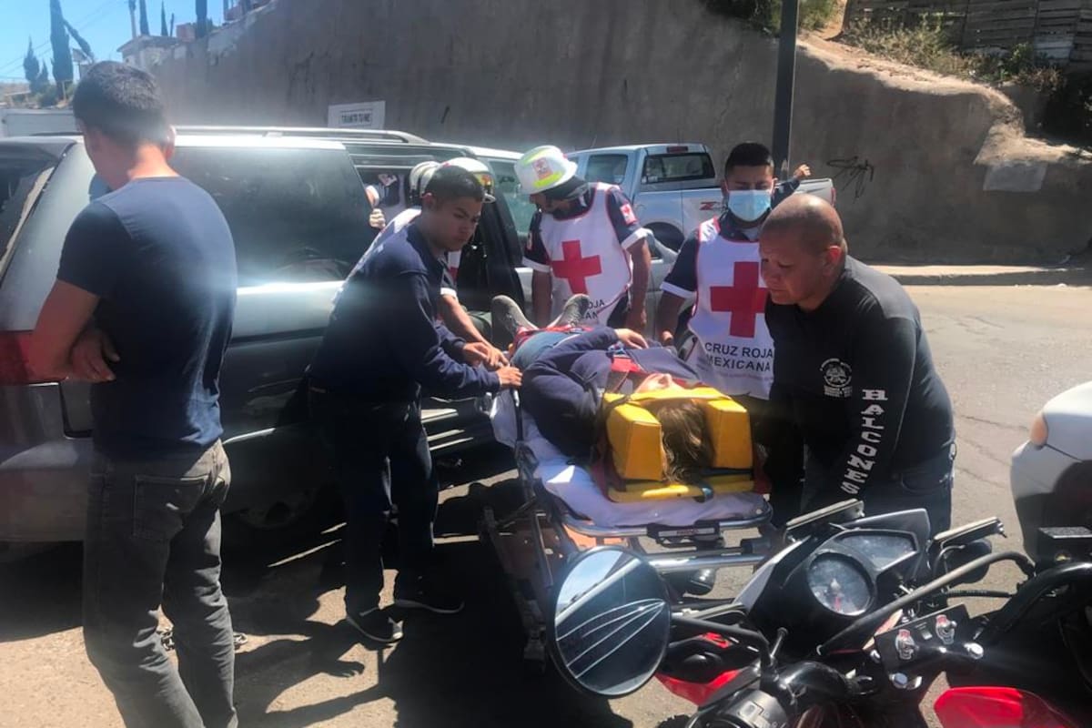 Le da ataque al ir manejando, sale ilesa junto a sus dos hijos