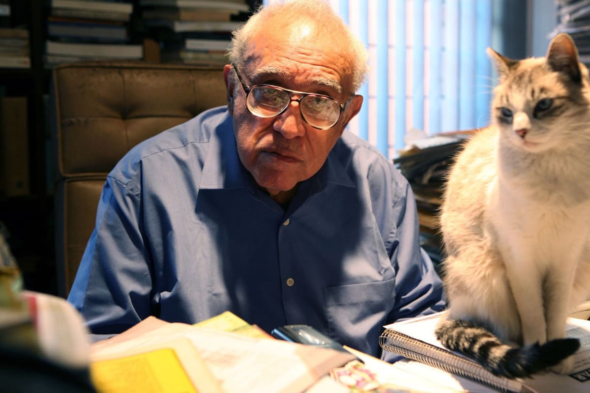 Qué decía la supuesta entrevista de Carlos Monsiváis sobre AMLO que desató polémica por la frase “pasé deliciosas y divertidas noches con él” y que obligó a El Universal a retirar el texto ante la indignación familiar