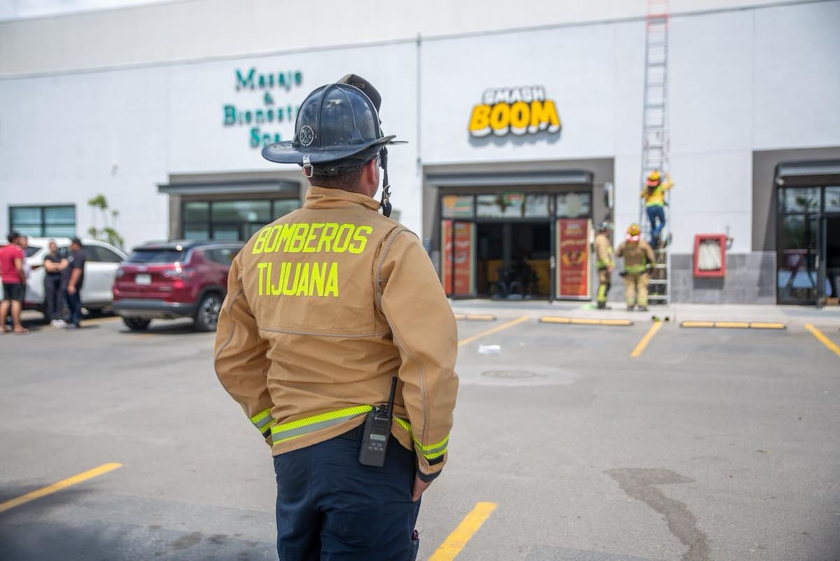 El incidente ocurrió en Plaza Parque Sur, presuntamente por acumulación de gas. Foto: Border Zoom