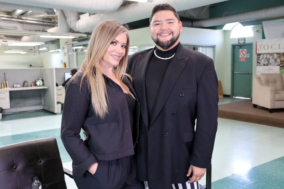 Aranza aceptó la invitación del tijuanense Frank Di para grabar el tema "El espejo", rola que se conoce en voz de Yuri, quien a su vez fue coach de éste.