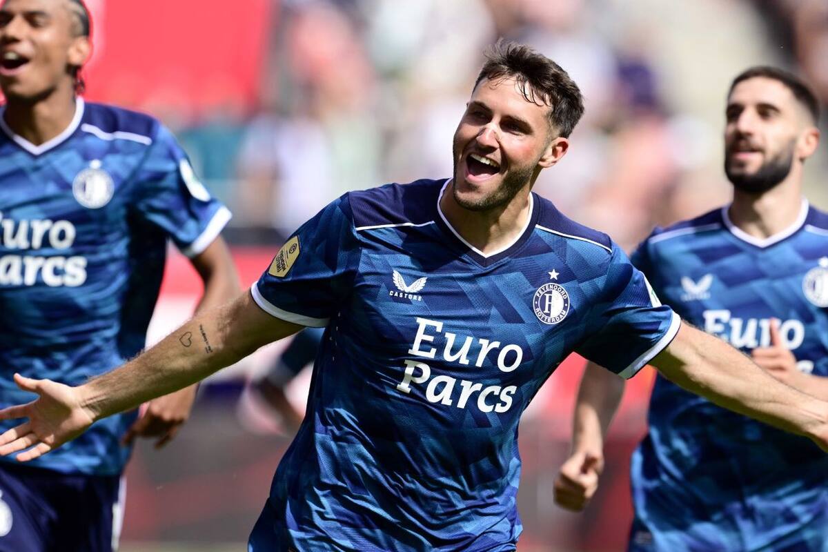 ¿Volverá a jugar? Santiago Giménez es convocado para jugar contra el Manchester City en la Champions League