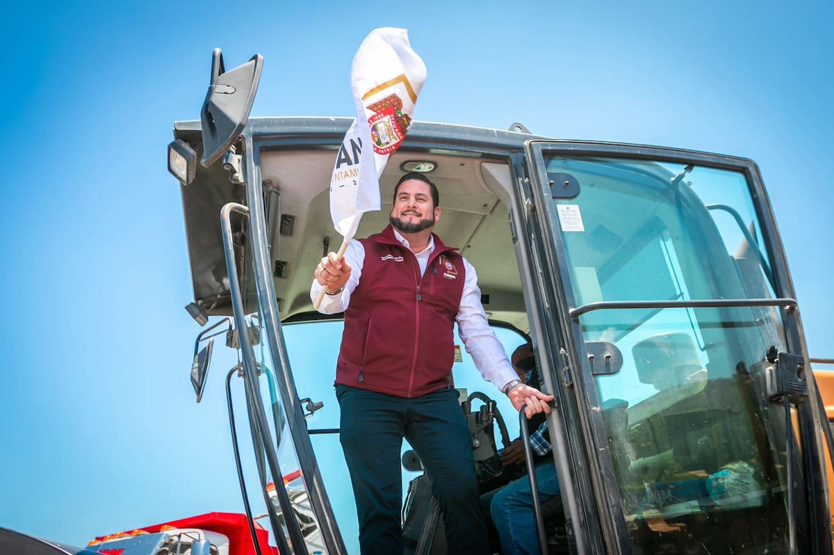 El alcalde Ismael Burgueño Ruiz encabezó el banderazo de arranque del programa “Tijuana Limpia”.