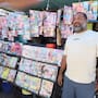 Gabriel mantiene vivo su puesto de revistas con 30 años de historia en el Mercado Número 2 de Hermosillo