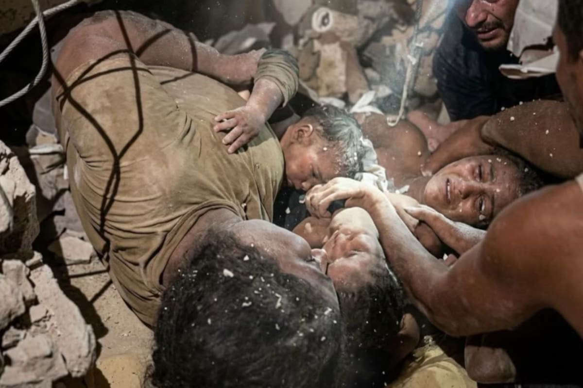 Madre venezolana habría sobrevivido 11 días bajo los escombros alimentando a sus tres hijos con leche materna